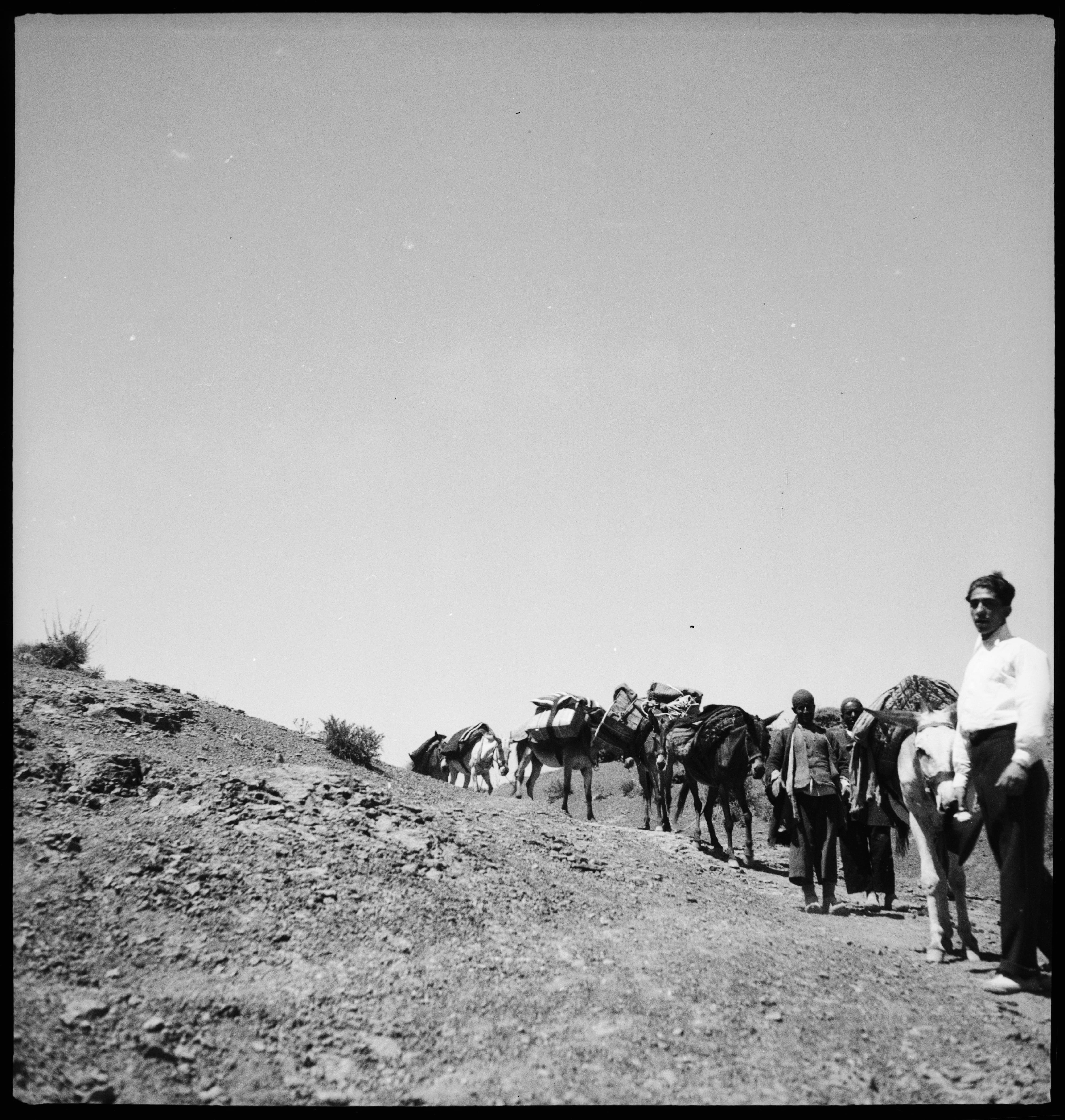 «Jran Exped. ins Elburs-Geb. unsere Karawane», Annemarie Schwarzenbach, 1935.  Schweizerisches Literaturarchiv, Nachlass Annemarie Schwarzenbach A-5/06-147.